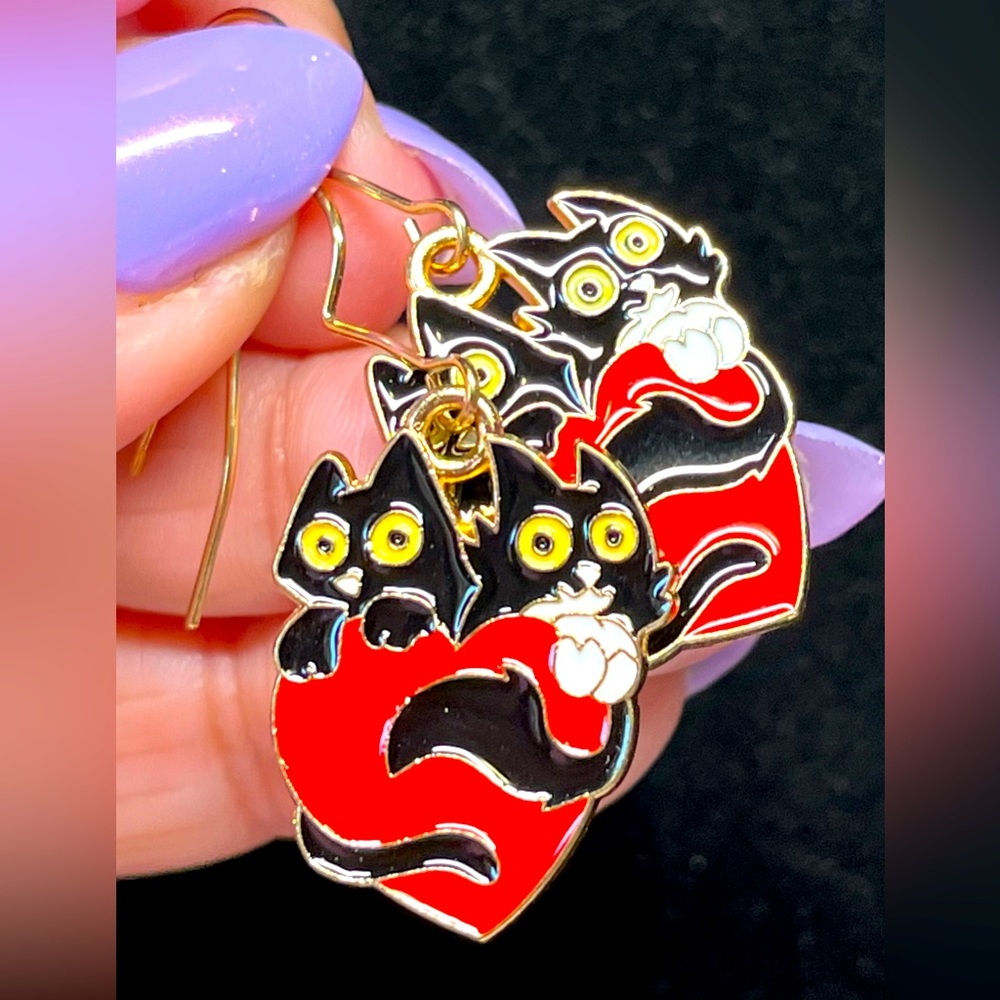 2/20 2Cats in a bright red enamel heart -black cat -goth fashion